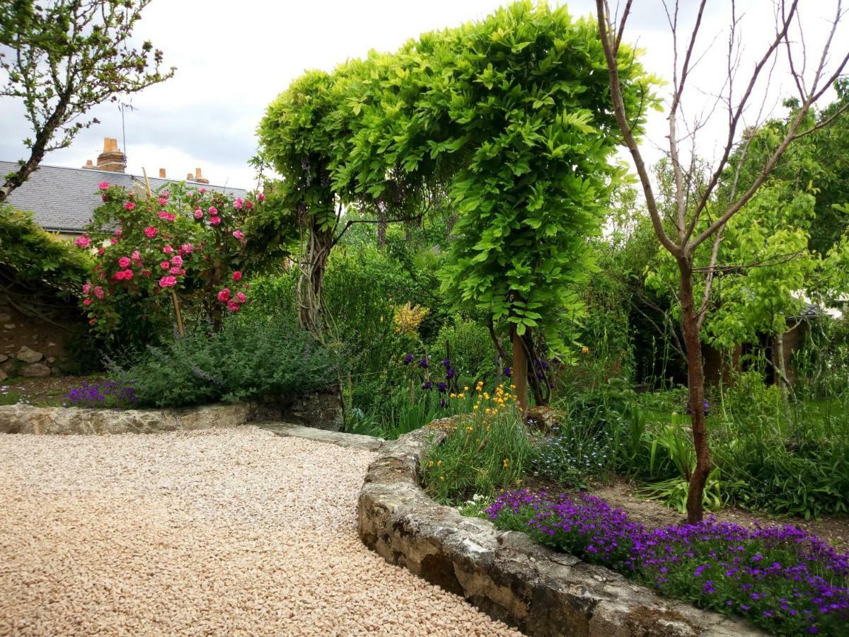 Hôtel Le Petit Jardin Yoyo à Monts Extérieur photo